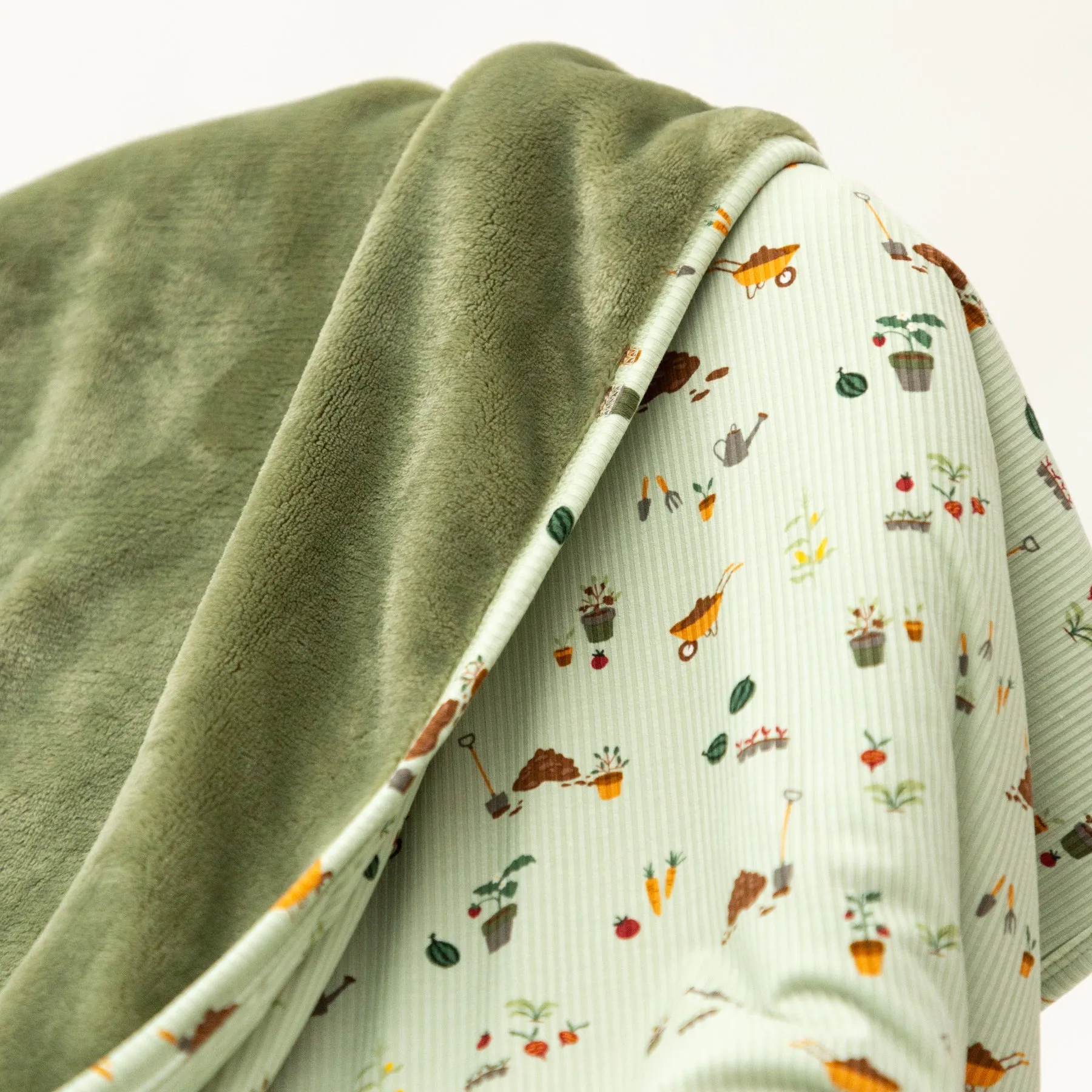 Backyard Garden Small Ribbed Toddler Blanket
