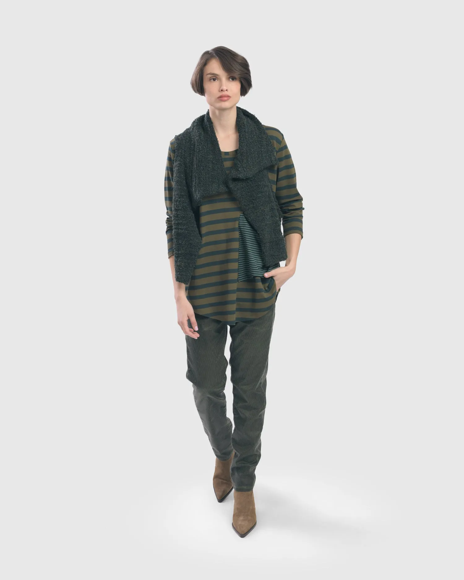 Cozy Crop Boucl Vest, Forest by ALEMBIKA