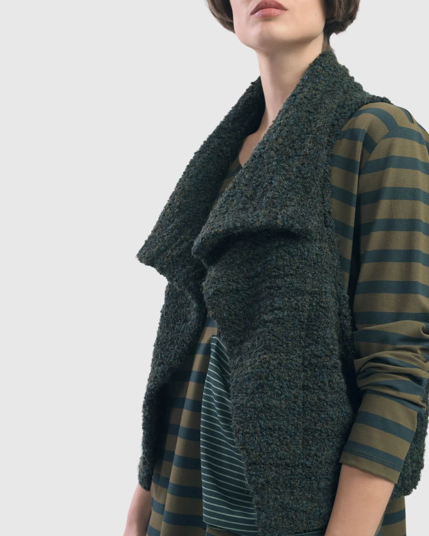 Cozy Crop Boucl Vest, Forest by ALEMBIKA