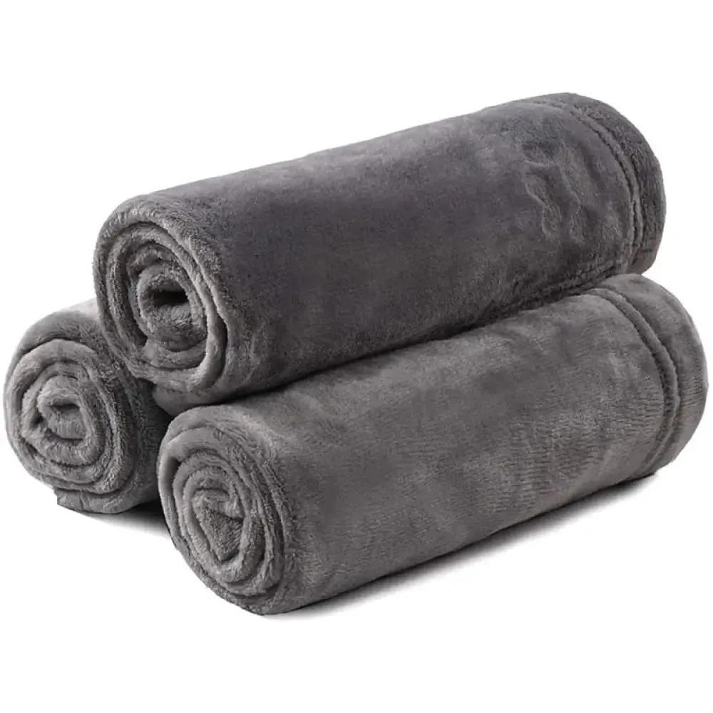 Eco-friendly Soft Fluffy Fleece Cozy Dog Blanket with Cute 3d Paw Design